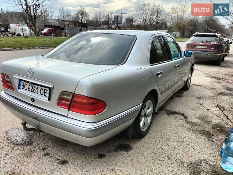 Седан Mercedes-Benz E-Class 1997 в Львові
