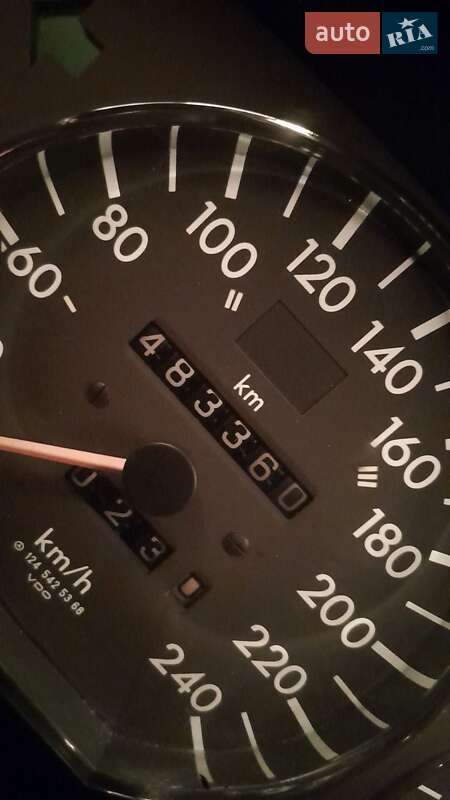 Седан Mercedes-Benz E-Class 1986 в Старому Самборі