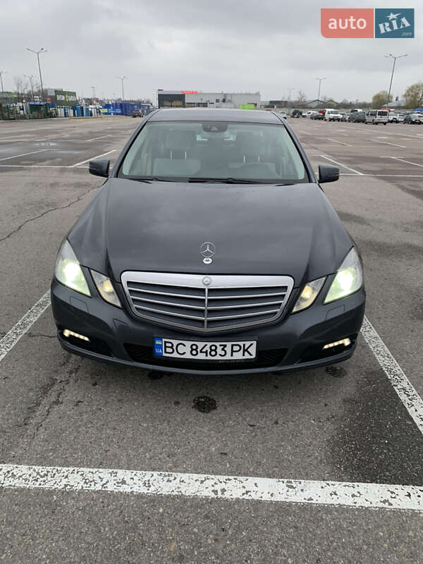 Седан Mercedes-Benz E-Class 2010 в Львові