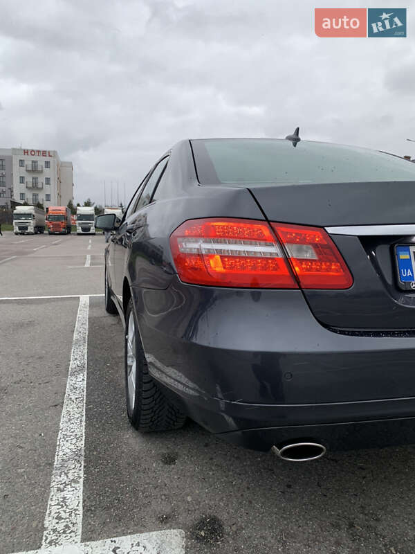 Седан Mercedes-Benz E-Class 2010 в Львові