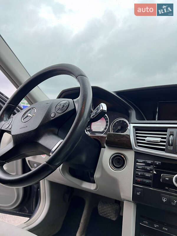 Седан Mercedes-Benz E-Class 2010 в Львові