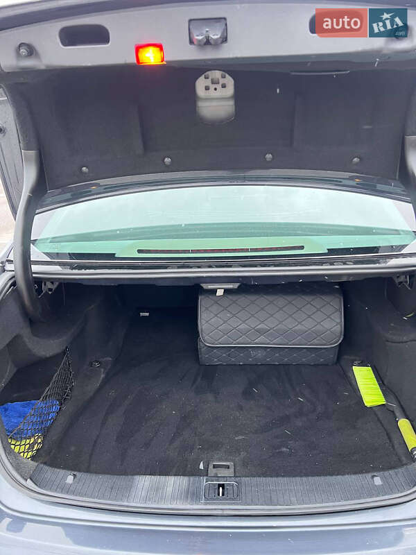 Седан Mercedes-Benz E-Class 2010 в Львові