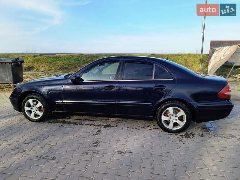 Седан Mercedes-Benz E-Class 2003 в Тлумачі