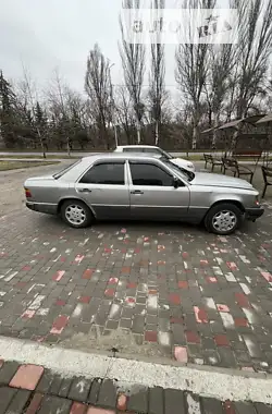 Mercedes-Benz E-Class 1986