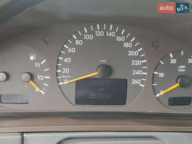 Седан Mercedes-Benz E-Class 2001 в Кривом Роге