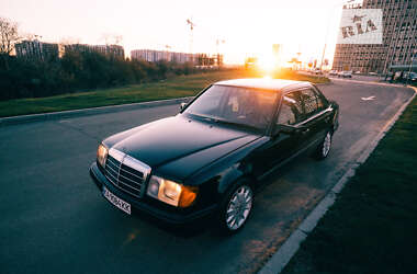 Седан Mercedes-Benz E-Class 1989 в Киеве