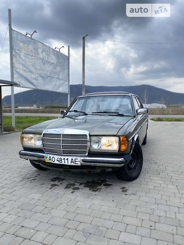 Седан Mercedes-Benz E-Class 1984 в Виноградові