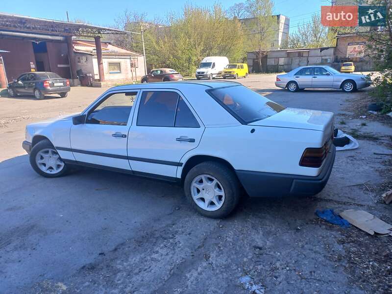 Mercedes-Benz E-Class 1987