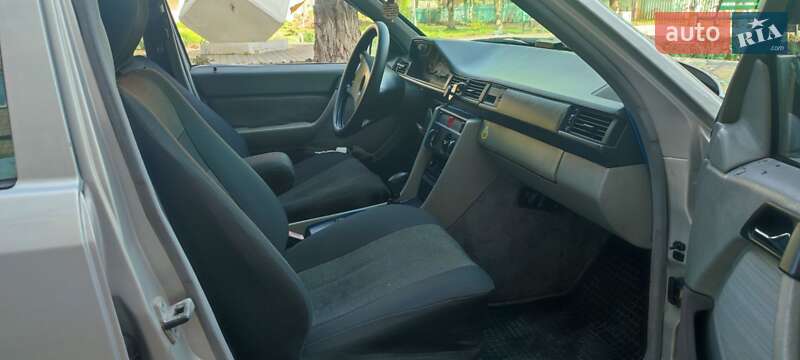 Седан Mercedes-Benz E-Class 1989 в Теплодаре