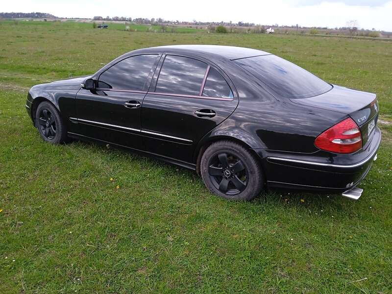 Седан Mercedes-Benz E-Class 2004 в Львове