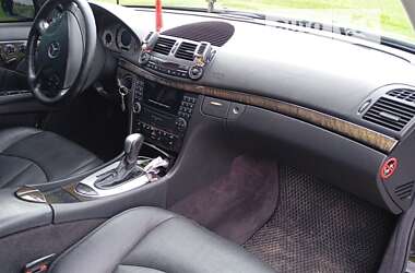 Седан Mercedes-Benz E-Class 2004 в 