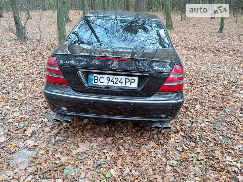 Седан Mercedes-Benz E-Class 2004 в Львове