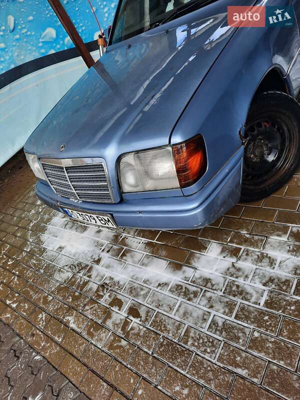 Седан Mercedes-Benz E-Class 1986 в Хусте