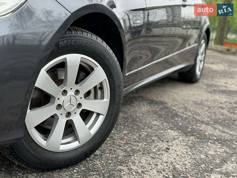Седан Mercedes-Benz E-Class 2011 в Ромнах