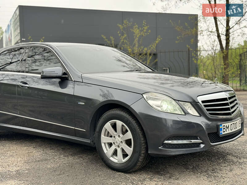 Седан Mercedes-Benz E-Class 2011 в Ромнах