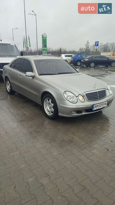 Седан Mercedes-Benz E-Class 2004 в Андрушевке