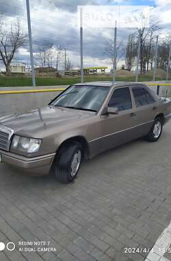 Седан Mercedes-Benz E-Class 1991 в Первомайську