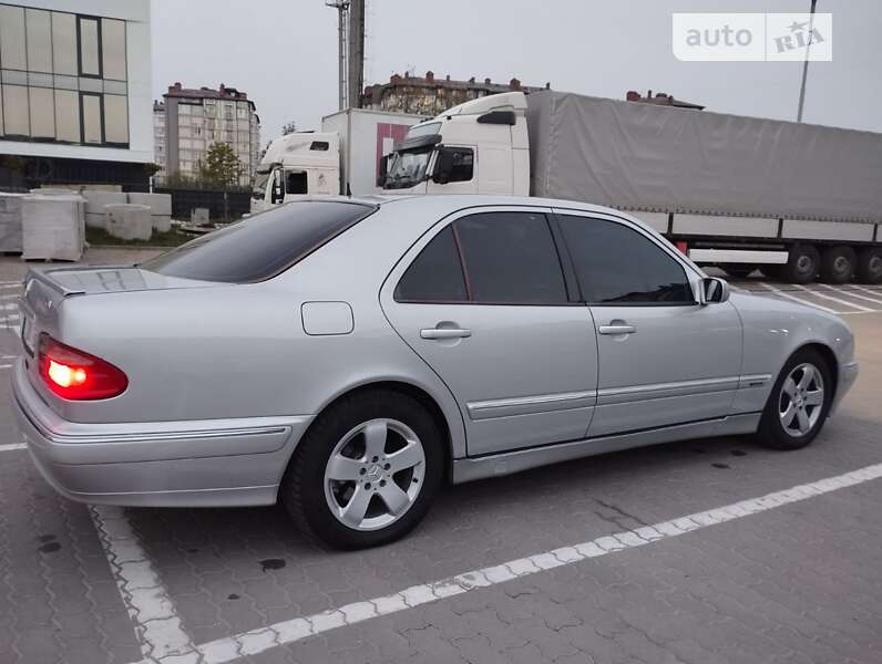 Седан Mercedes-Benz E-Class 2000 в Ивано-Франковске