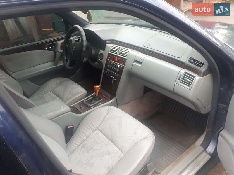 Седан Mercedes-Benz E-Class 1996 в Чорнухах