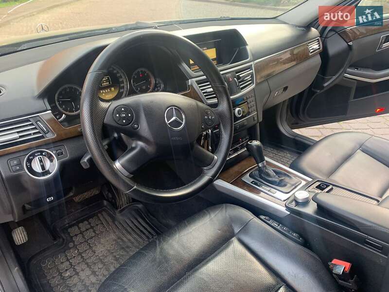 Седан Mercedes-Benz E-Class 2011 в Львове