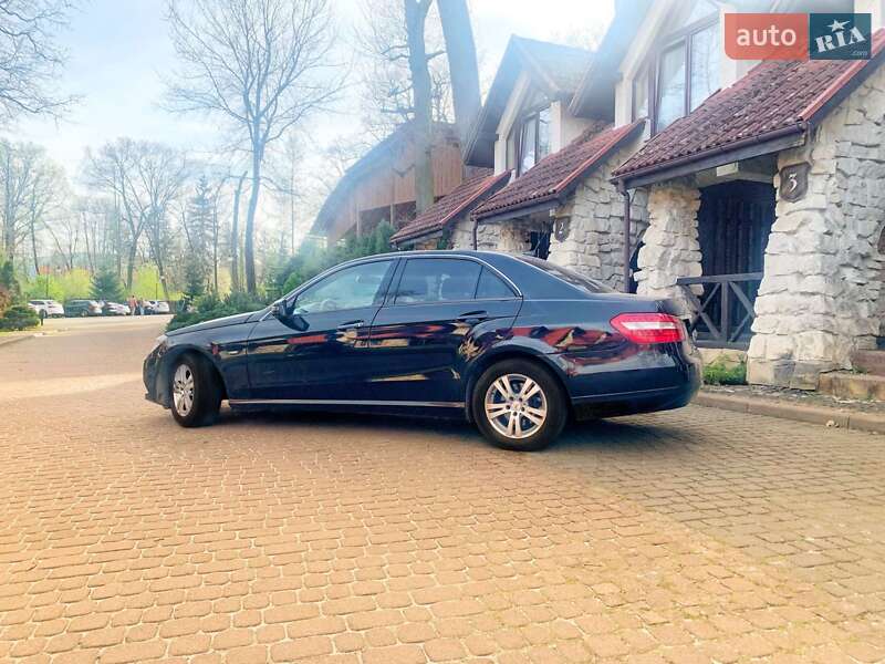 Седан Mercedes-Benz E-Class 2011 в Львове
