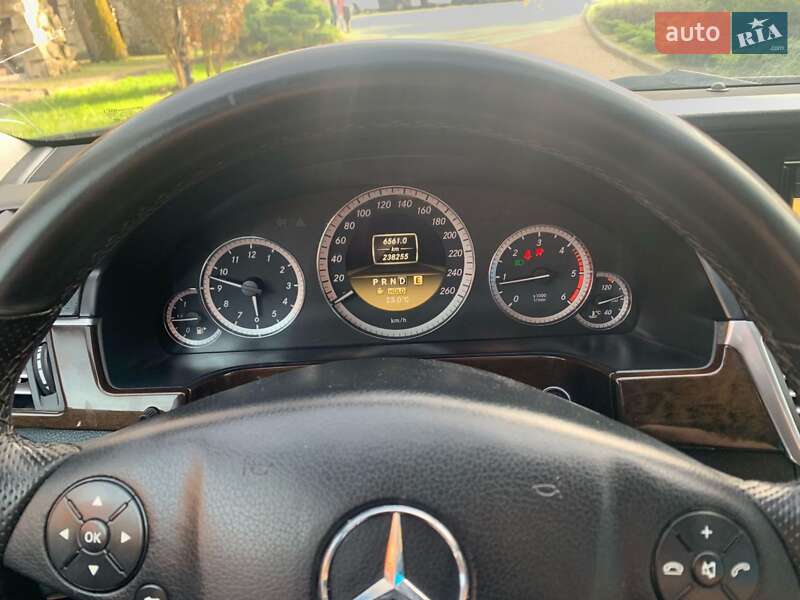 Седан Mercedes-Benz E-Class 2011 в Львове