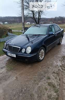 Седан Mercedes-Benz E-Class 2001 в Косові