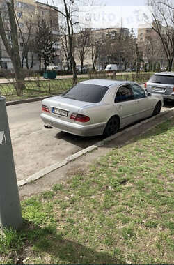 Седан Mercedes-Benz E-Class 2001 в Киеве
