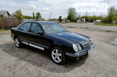 Седан Mercedes-Benz E-Class 2000 в Харкові