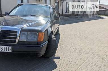 Седан Mercedes-Benz E-Class 1988 в Заречном