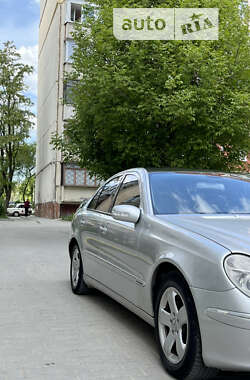 Седан Mercedes-Benz E-Class 2002 в Чернівцях