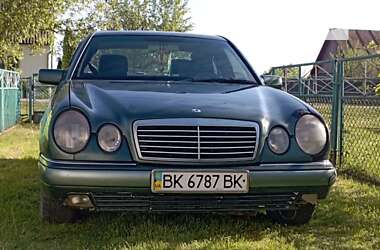 Седан Mercedes-Benz E-Class 1996 в Ровно
