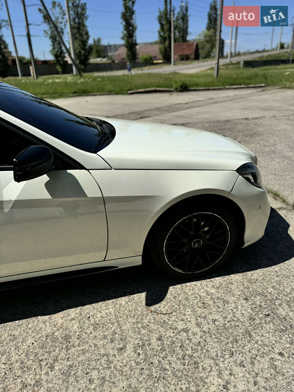 Седан Mercedes-Benz E-Class 2011 в Кривому Розі