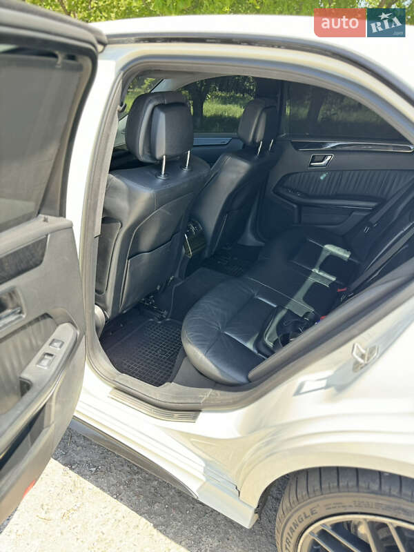 Седан Mercedes-Benz E-Class 2011 в Кривому Розі