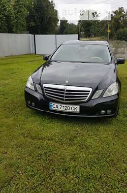 Седан Mercedes-Benz E-Class 2011 в Жашківу