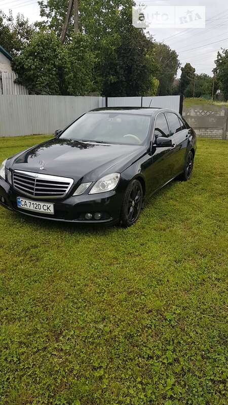 Седан Mercedes-Benz E-Class 2011 в Жашківу