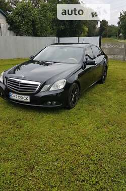 Седан Mercedes-Benz E-Class 2011 в Жашківу