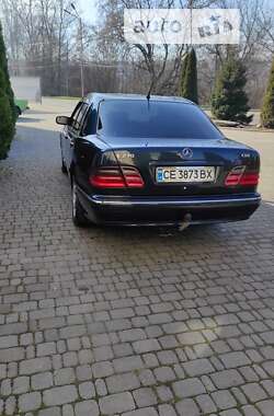 Седан Mercedes-Benz E-Class 2001 в Заставной