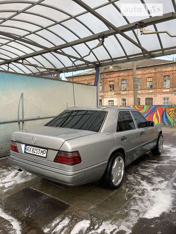 Седан Mercedes-Benz E-Class 1990 в Харькове