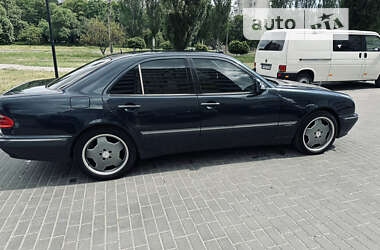 Седан Mercedes-Benz E-Class 2000 в Черкассах
