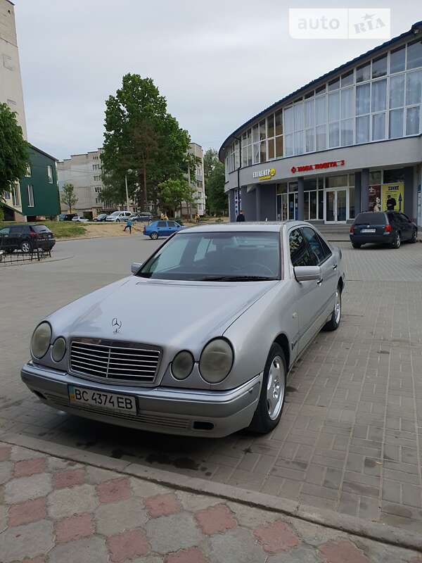 Седан Mercedes-Benz E-Class 1998 в Новояворівську