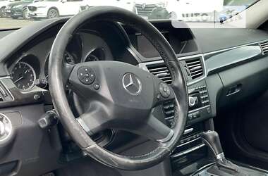 Седан Mercedes-Benz E-Class 2010 в Львове