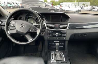 Седан Mercedes-Benz E-Class 2010 в Львове