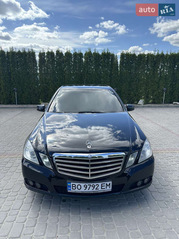 Седан Mercedes-Benz E-Class 2011 в Дунаевцах