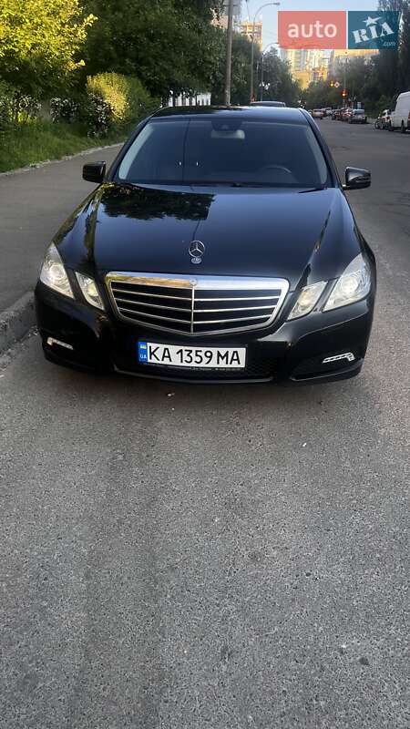Седан Mercedes-Benz E-Class 2010 в Киеве