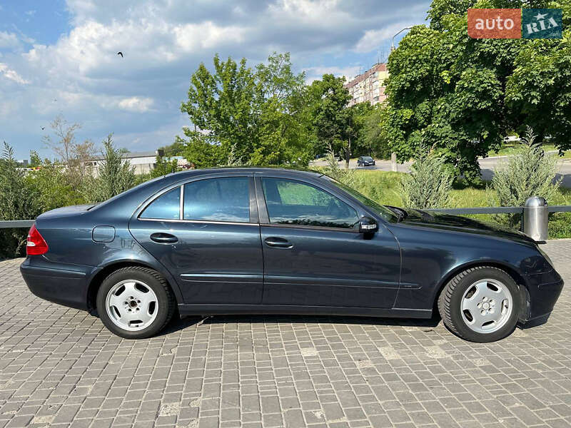 Седан Mercedes-Benz E-Class 2002 в Днепре