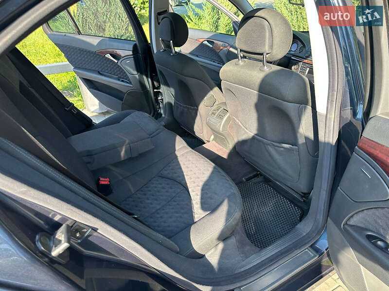 Седан Mercedes-Benz E-Class 2002 в Днепре