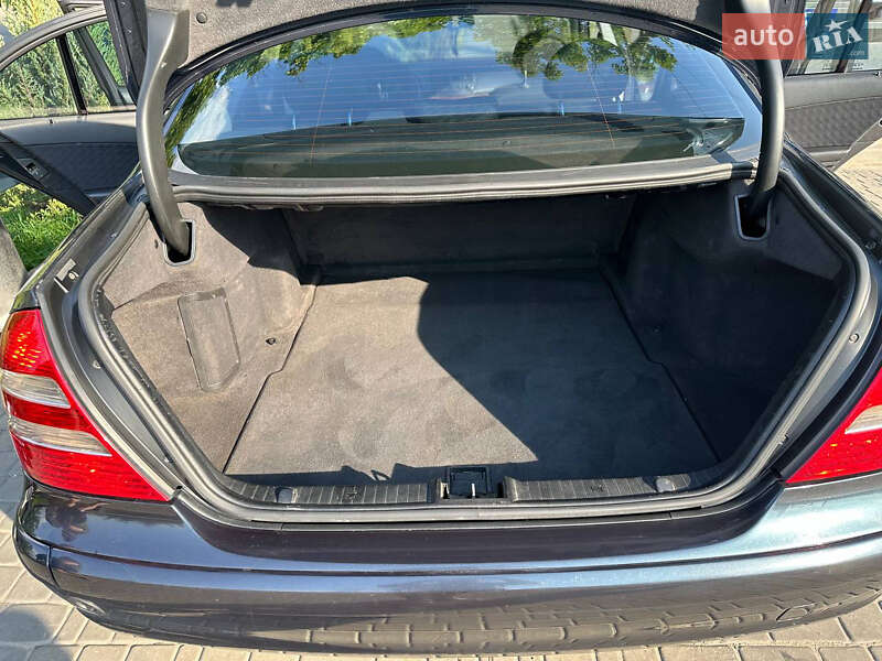 Седан Mercedes-Benz E-Class 2002 в Днепре