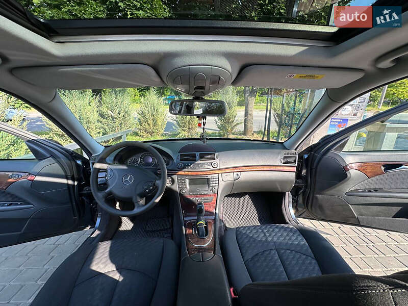 Седан Mercedes-Benz E-Class 2002 в Днепре