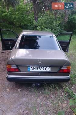 Седан Mercedes-Benz E-Class 1988 в Киеве